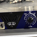 Modrý rackový dvoukanálový předzesilovač s nápisy TP II Tube Preamp System 2 a ART APPLIED RESEARCH AND TECHNOLOGY. Přední panel obsahuje dva vstupy…