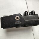 Černý efekt pedál z plastového nebo lakovaného materiálu. Na boku je umístěn jeden kovový vstupní/výstupní jack konektor. Povrch zařízení vykazuje zn…
