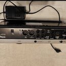 Zadní strana černého efektového procesoru značky DigiTech s modelem PVT. Zařízení obsahuje několik vstupů a výstupů, včetně konektorů pro Headphones,…