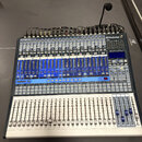 Digitální mixážní pult PreSonus StudioLive 24.4.2 v modro-šedém provedení. Na horní části je vidět nápis STUDIOLIVE 24.4.2 a logo PreSonus, v pravém…