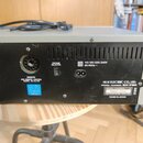 Zadní strana šedého elektronického zařízení s černým zadním panelem. Na panelu jsou nápisy AKAI ELECTRIC CO., LTD., MODEL NUMBER GX-F80, SERIAL NUMBE…