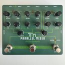 Zelený efekt pedál s nápisy PARALLEL MIXER, electro-harmonix a NEW YORK CITY, USA. Na horní části jsou tři sekce označené CH 1, CH 2 a CH 3, každá s…