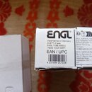 Fotografie zachycuje detail bílé papírové krabice. Na ní je černý nápis ENGL®, text Handmatched in Germany, DUETT (2 pcs), ENGL TUBE 6550-2 a varován…