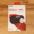 Fotografie znázorňuje papírové balení příslušenství s nápisy EVANS ACCESSORIES, BASS DRUM EQ PATCH a BLACK NYLON. Na obalu je uveden text SOFTENS ATT…