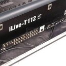 Černý digitální mixovací pult s bílým nápisem iLive-T112 a logem d&b audiotechnik. V dolní části je vidět řada vstupních konektorů s připojenými čern…