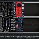 Fotografie znázorňuje modulární syntetizátor v černém case. Na panelu jsou vidět moduly značek erica FUSION, erica synths a OEDEPFER s názvy VCO2, BL…