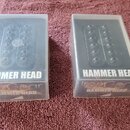 Dvě průhledná plastová krabičky s černými hudebními pedály. Na přední straně obalů jsou bílé nápisy HAMMER HEAD a pod nimi logo IronGear s textem HAM…