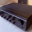 Černý integrovaný stereo zesilovač značky SONY. Na předním panelu je nápis INTEGRATED STEREO AMPLIFIER a modelové označení TA-550ES. Zařízení obsahuj…