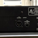 Zadní strana černého rackového zařízení s nápisem 5051 MONO VALVE PROCESSOR a sériovým číslem SERIAL NUMBER 559372. V horní části je text Manufacture…