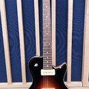 Elektrická kytara s tmavě hnědým gradientem (sunburst) a černým lemováním. Na hlavě je bílé logo Godin a nápis CORE CT III. Nástroj má dva humbuckery…