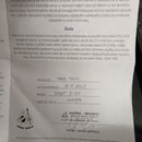 Fotografie zobrazuje papírový záruční list s nadpisy „Servisní balíček“ a „Struny“. V ručně vyplněné části je uveden prodejce HUML Music, datum prode…
