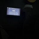 Fotografie zachycuje zapnutý displej elektronického zařízení. Na obrazovce je v horní části nadpis Information a pod ním označení Q8. Dále jsou uvede…