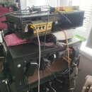 Černý kytarový kombozesilovač s nápisy Marshall VALVESTATE a VALVESTATE VS100. Přední panel obsahuje ovládací knoflíky a přepínače, povrch je v míste…