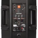 Zadní panel černého aktivního reproduktoru s dvěma integrovanými madly po stranách. Na panelu je oranžové logo JBL a bílý nápis EON 612. Jsou zde vid…