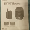 Fotografie znázorňuje uživatelský manuál s logem SHURE a nápisy LEGENDARY PERFORMANCE™, GLX-D® DIGITAL WIRELESS a GLXD6 GUITAR PEDAL RECEIVER. Na str…