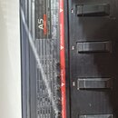 Detailní pohled na ovládací panel procesoru efektů A5 GUITAR PERFORMANCE PROCESSOR. Panel obsahuje řadu posuvníků a otočných potenciometrů s popisy f…