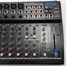 Černý kompaktní mixážní pult s nápisy MS1202DS COMPACT MIXER a RHSOUND. Horní panel obsahuje vstupy MIC 1–4, LINE 1–4 a LINE 5/6 až 11/12, výstupy EF…