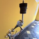 Chromovaný kovový stojan s nastavitelně sklopným ramenem. Na kloubu je viditelné kulaté logo s nápisem DIXON. Horní část ramene zakončuje černý plast…
