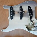 Fender Stratocaster pickguard a snímače z Velké Británie