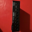 Černý kompaktní mixér s nápisy BOSS EX-4 4CHANNEL STEREO MIXER a MADE IN JAPAN. Zařízení má vstupy označené čísly 1 až 4, výstupy OUTPUT R a L, výstu…