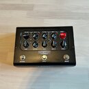 Černý kytarový efekt pedál s nápisem IRONHEART LOUDPEDAL. Na horní části jsou ovládací knoflíky s popisky VOLUME, GAIN 2, VOLUME, GAIN 1 a BOOST, dál…