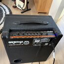 Černý basový kombozesilovač značky Orange s nápisem CRUSH Bass 50. Přední panel obsahuje ovládací knoflíky a přepínače s popisky INPUT, PAD, GAIN, BL…