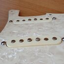 Fender Stratocaster pickguard a snímače z Velké Británie