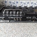 Černý kytarový procesor s výrazným nápisem LINE 6 na zadní straně a POD XT PRO GUITAR TONES ON THE FLOOR na horní části. Zařízení obsahuje několik st…