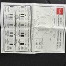 Fotografie zachycuje papírový návod s názvem CONTROL DESCRIPTION pro kytaru AMERICAN ULTRA STRATOCASTER HSS. Dokument obsahuje schéma ovládacích prvk…