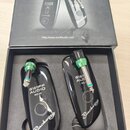 Černý bezdrátový systém Swiff Audio WS-50 Blackwing v originální krabici. Sada obsahuje vysílač a přijímač s integrovanými konektory a zelenými kovov…