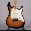 Elektrická kytara s trupem v hnědém sunburst provedení a bílým pickguardem. Nástroj má tři snímače typu single-coil, jeden ovládací knoflík a přepína…