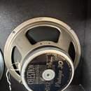 Fotografie zachycuje zadní část reproduktoru v černém boxu. Na magnetu je čitelný nápis CELESTION GUITAR SPEAKERS, G12 16 ohms Vintage 30 a CELESTION…