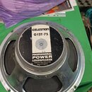 Fotografie znázorňuje reproduktor s kovovým rámem a černou membránou. Na středovém krytu je bílá nálepka s nápisy CELESTION, G12T-75, 8 Ω a PROFESSIO…