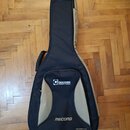 Černý a béžový poloměký pouzdro na hudební nástroj s rukojetí. Na černém povrchu je bílý nápis RECORD a logo s textem GIOCONDI Professional. V horní…