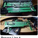 Dvě fotografie znázorňují vnitřek elektronického zařízení s zelenými základními deskami a zapojenými komponenty. Na první fotce jsou desky osazeny v…