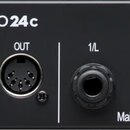 Zadní strana černého audio rozhraní s nápisy PreSonus a STUDIO 24c. Zařízení obsahuje USB-C port, dva pětipólové MIDI konektory označené IN a OUT, dv…