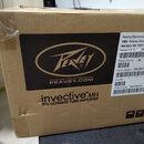 Kartonová krabice s černým tiskem, na které je logo Peavey a nápisy PEAVEY ELECTRONICS CORPORATION, PEAVEY.COM a invective MH THE ULTIMATE TUBE AMPLI…