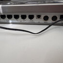 Detail zadní strany stříbrného elektronického kontroléru s nápisy ESIS, ControlPad a USB/MIDI Percussion Controller. Jsou vidět vstupy s popisky TRIG…