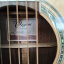 Detail vnitřku akustické kytary s viditelným štítkem na lícové desce. Na štítku je logo Takamine, nápis - G SERIES - a Model: GD51 CELH-NAT. Dole je…