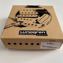 Hnědá kartonová krabice s černým potiskem. Na horní straně je logo „Lundgren guitar pickups“ a grafika znázornující snímače s nápisem „HANDMADE GUITA…
