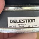 Detail zadní strany reproduktoru s černým magnetem a kovovým rámem. Na bílé nálepce je uveden nápis CELESTION, kód T5813A a specifikace G8C-15 8ohm 5…