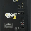 Zadní strana černého studiového monitoru s nápisy KRK SYSTEM, ROKIT POWERED 8 a RPG2. Jsou zde viditelné ovládací prvky: dva otočné knoflíky s popisk…