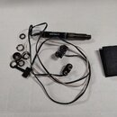 Černý cylindrický snímač s nápisem element a logem L.R. Baggs. Součástí je černý kabel s konektory, bílý vodič a sada kovových upevňovacích podložek…
