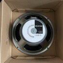 Kruhový reproduktor v kartonové krabici. Na středovém krytí je bílo-černý štítek s nápisy PROFESSIONALLOUDSPEAKER, CELESTION, Celestion International…
