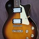 Elektrická kytara s trupem v barevnosti sunburst a krkem z tmavého dřeva. Nástroj má dva humbuckery s bílými plastovými kryty snímačů, čtyři ovládací…