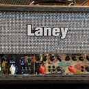 Kytarový kombo zesilovač značky Laney, model TT50H. Má černý texturovaný povrch a stříbrný přední panel s ovládacími prvky. Na panelu jsou přepínače…