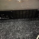 Černý rackový stereo zesilovač s kovovým šasi a ventilační mřížkou vprostřed. Na levé straně je logo SHOW, vypínač s označením ON a OFF a nápis PSA-3…