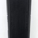 Černý obdélníkový pedál z plastu s žebrovaným povrchem šlapací plochy. Na levé straně je svisle vyražen nápis AMPLIFIER a na pravé straně INSTRUMENT.…