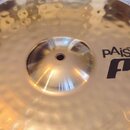 Zlatý kovový činel s kovaným povrchem. Na pravé straně je černý nápis pAiste pst8 18" ROCK CRASH. Povrch vykazuje drobné škrábance a známky používání.