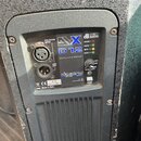 Zadávací panel aktivního reproduktoru s nápisy AVX D12 DIGITAL ACTIVE SPEAKER a dB TECHNOLOGIES. Panel obsahuje vstupy BALANCED INPUT, výstup LINK OU…